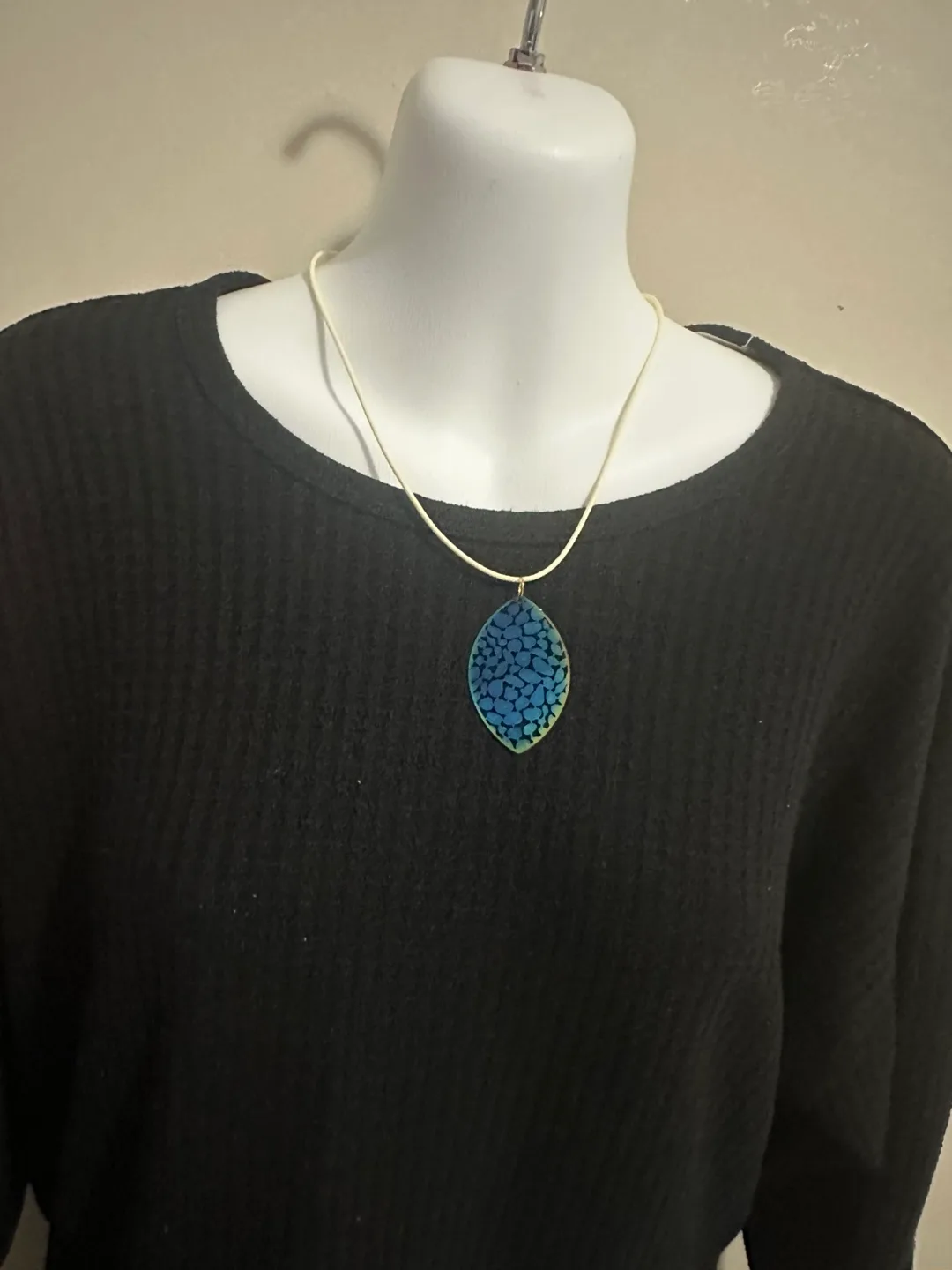 Leaf Pendant Necklace - Blue/Green thumbnail