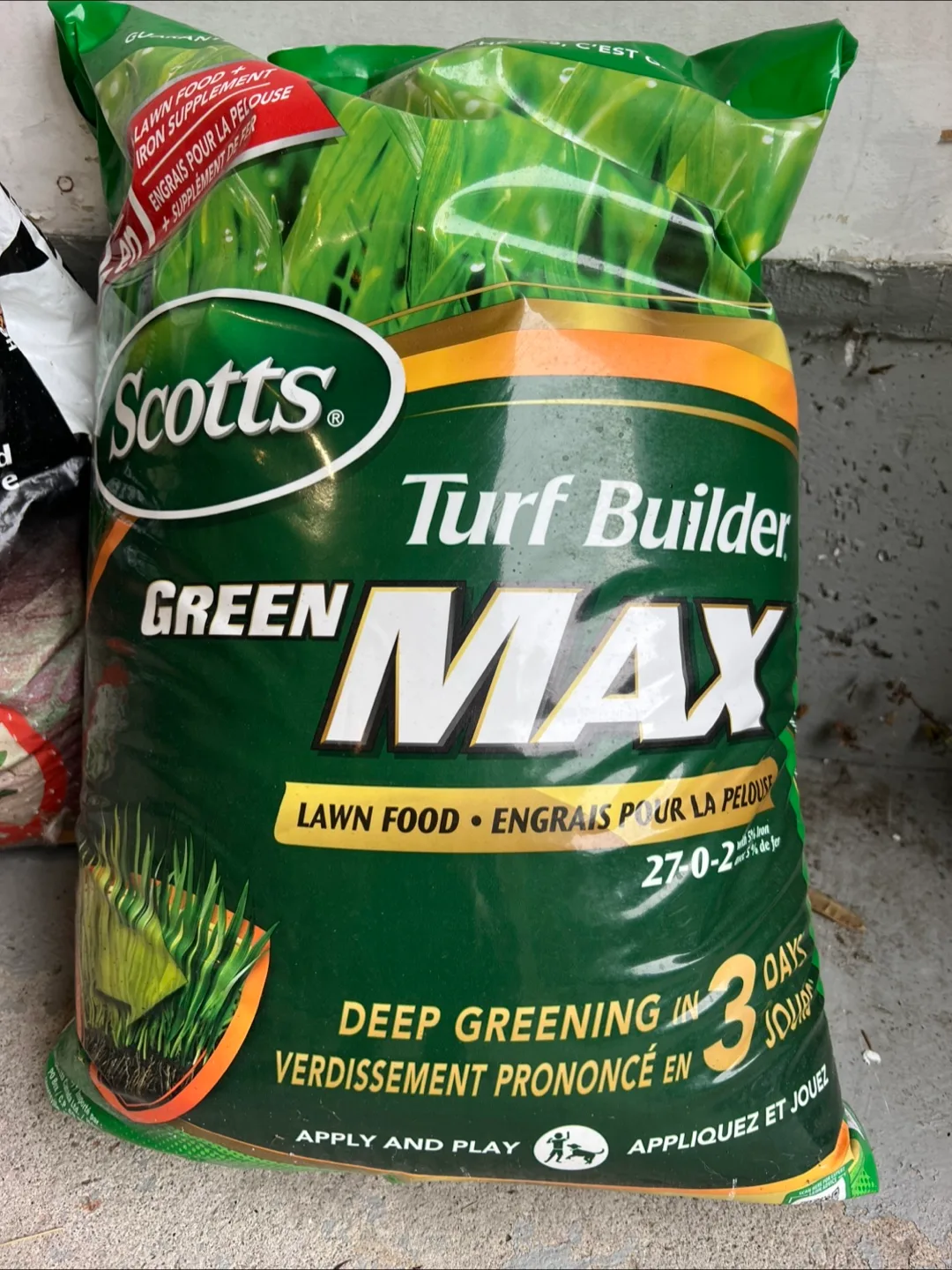 Scotts Turf Builder Green Max Lawn Food 18.9kg thumbnail