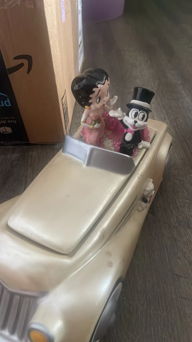 Betty Boop in Car Figurine 🥕 thumbnail