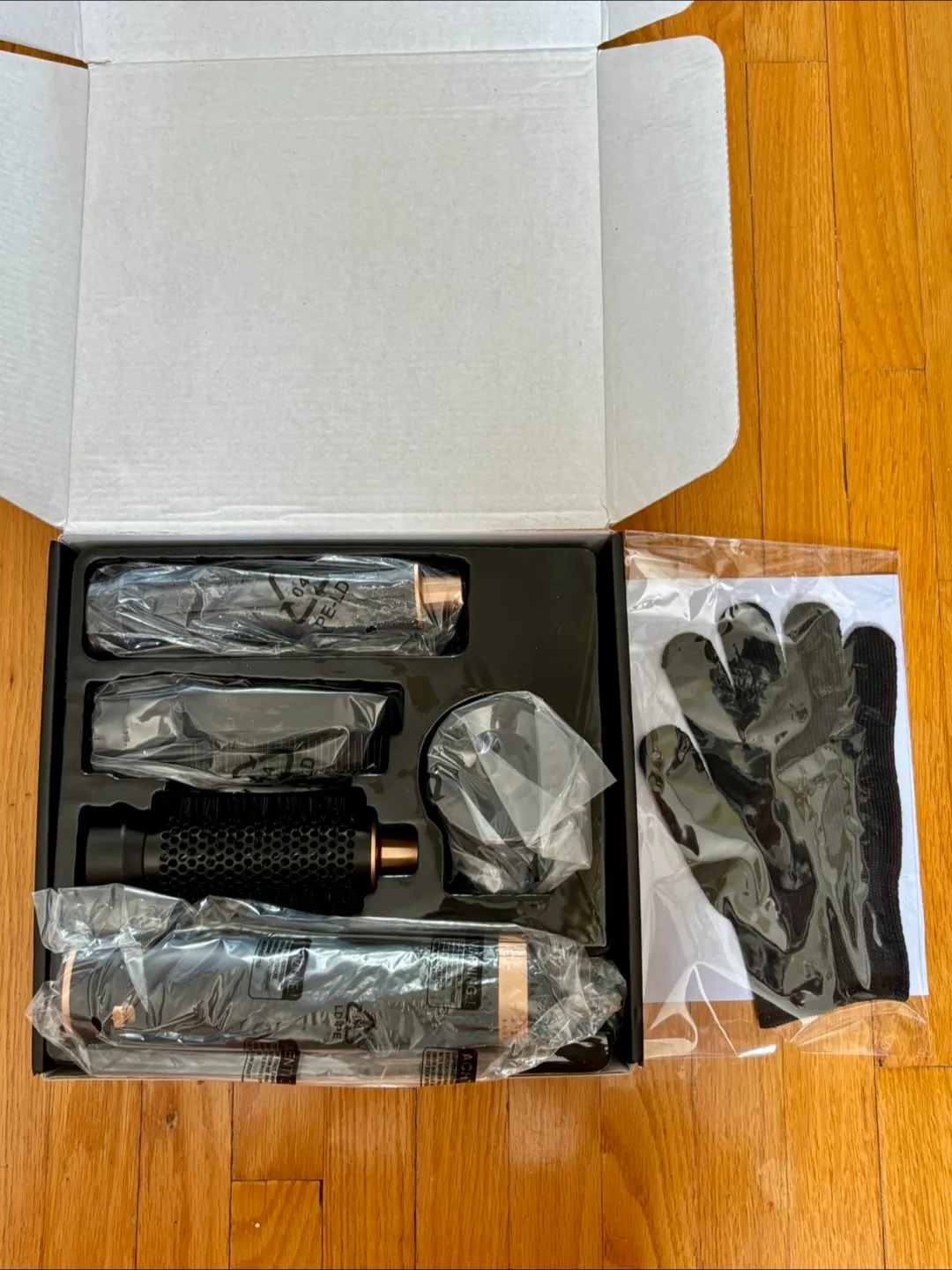 5 in 1 Styling Comb - New in Box! image indicator(3)