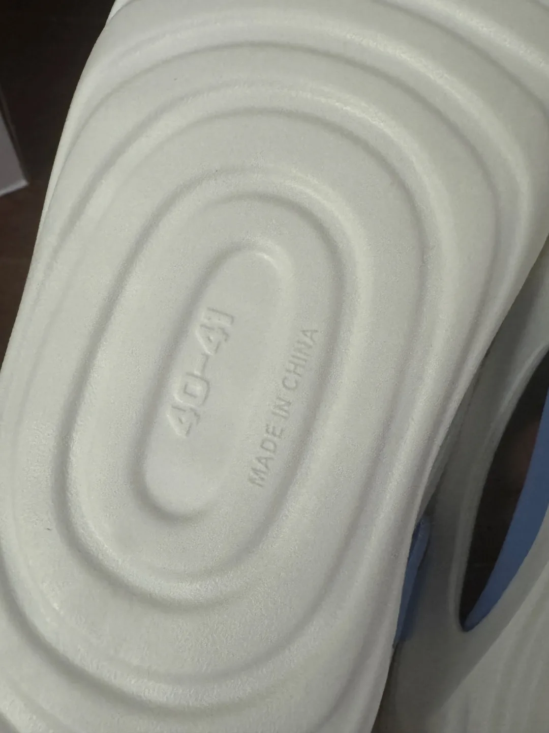 Men's Unique Hole Design Clogs Size EU 40-41 image indicator(6)