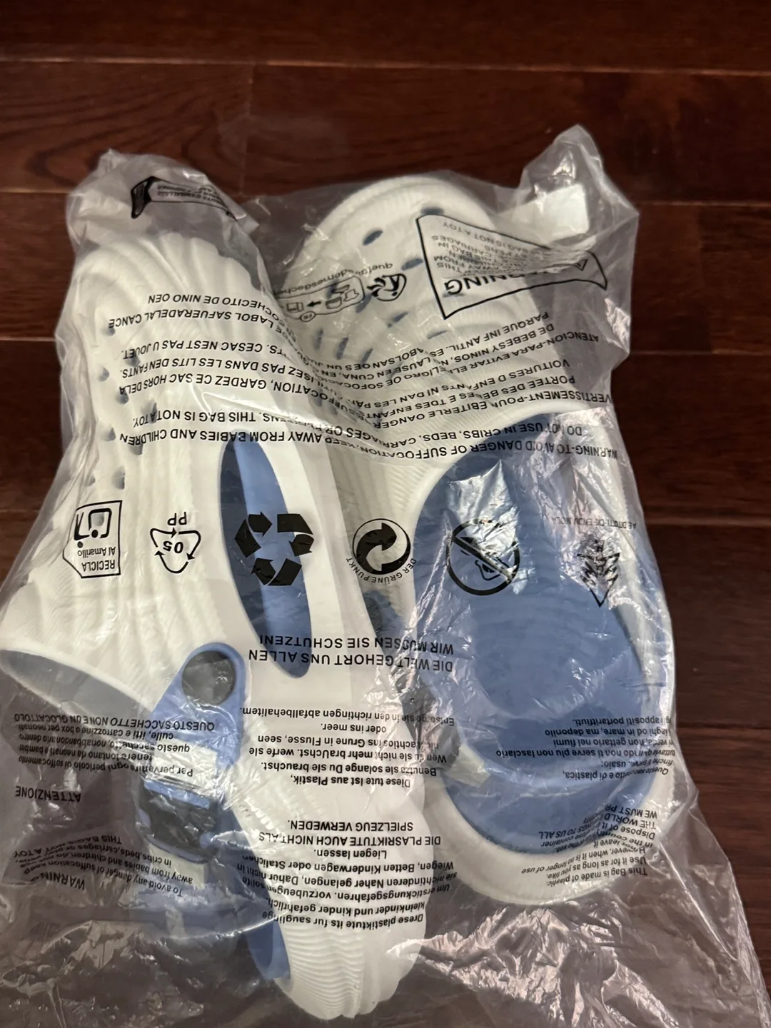 Men's Unique Hole Design Clogs Size EU 40-41 image indicator(9)