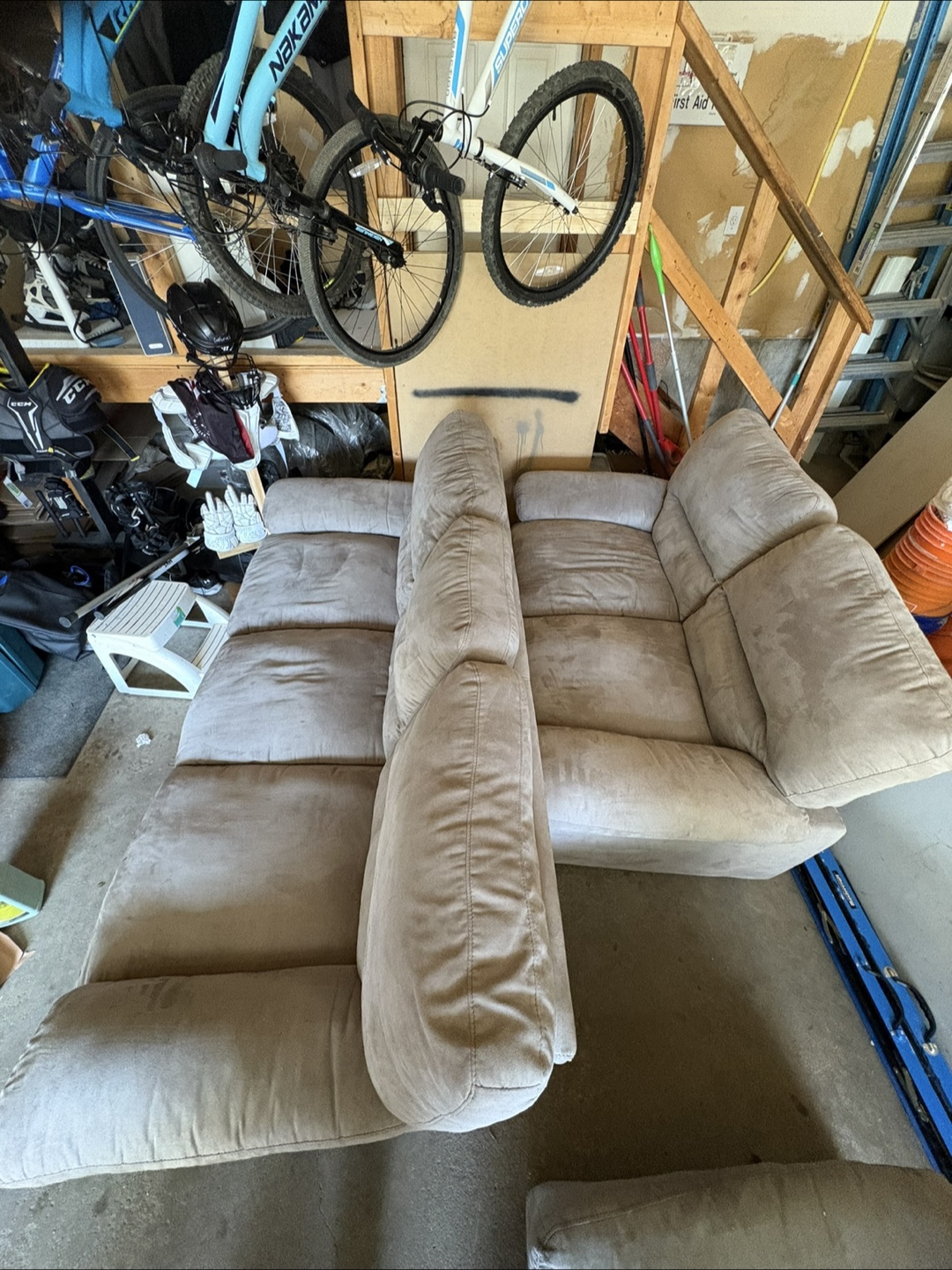 Beige Sectional Sofa - photo 2