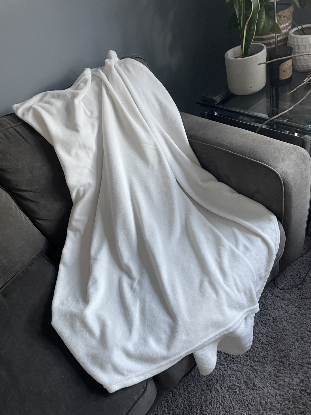 White Plush Blanket - photo 3