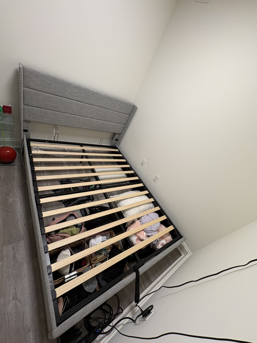 Queen hydraulic lift storage bed - photo 2
