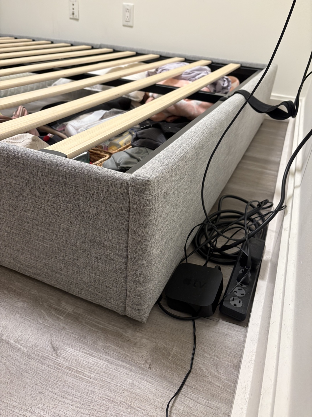 Queen hydraulic lift storage bed - photo 3