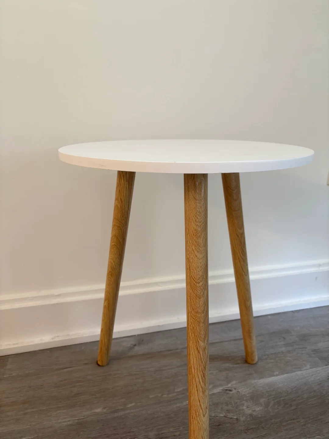 White Round Side Table thumbnail