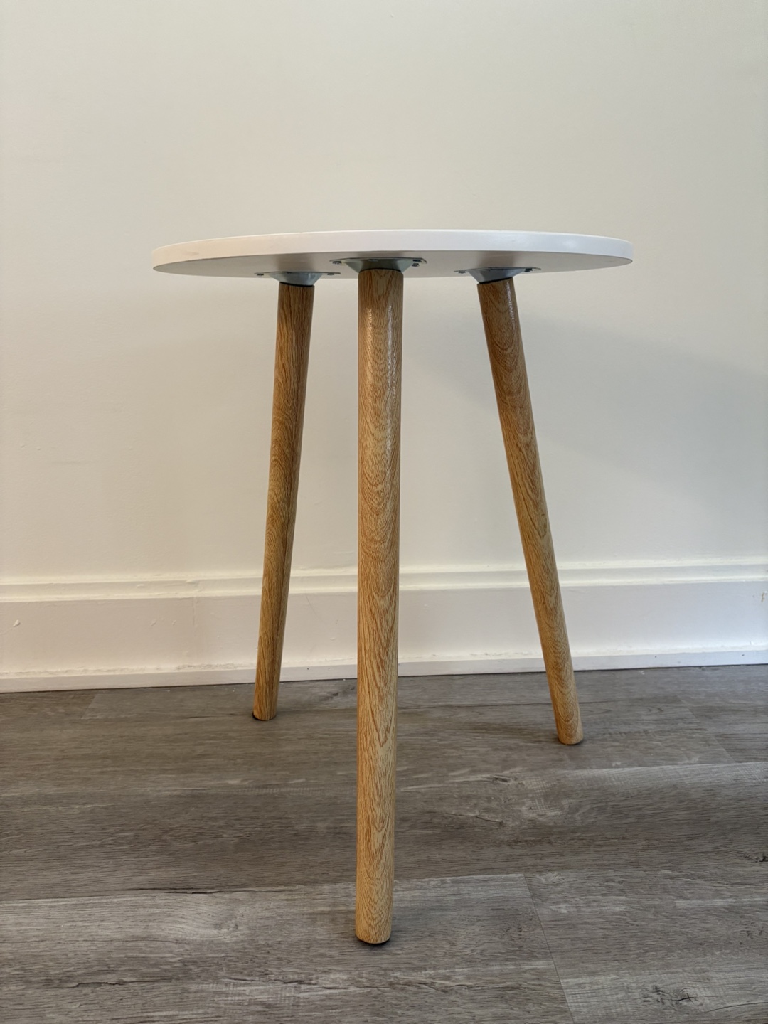 White Round Side Table - photo 3