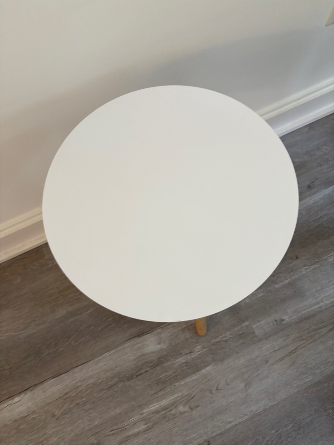 White Round Side Table - photo 2