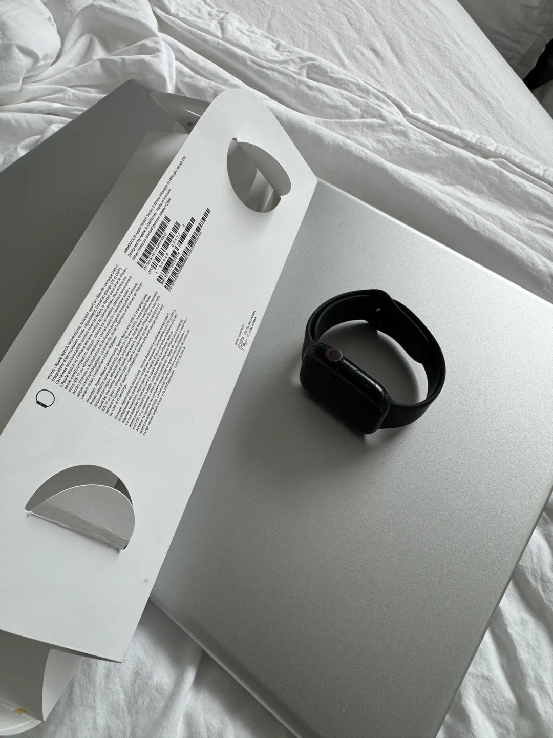 Apple Watch Series 9 45mm Midnight Aluminum Case - New image indicator(2)