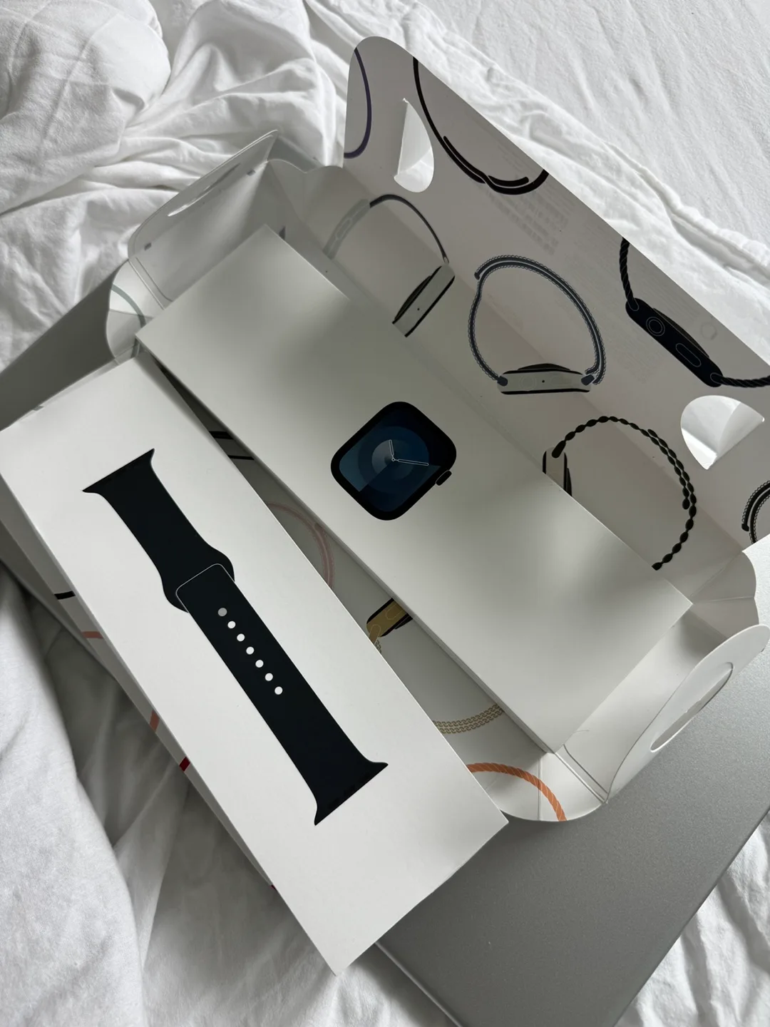 Apple Watch Series 9 45mm Midnight Aluminum Case - New image indicator(3)