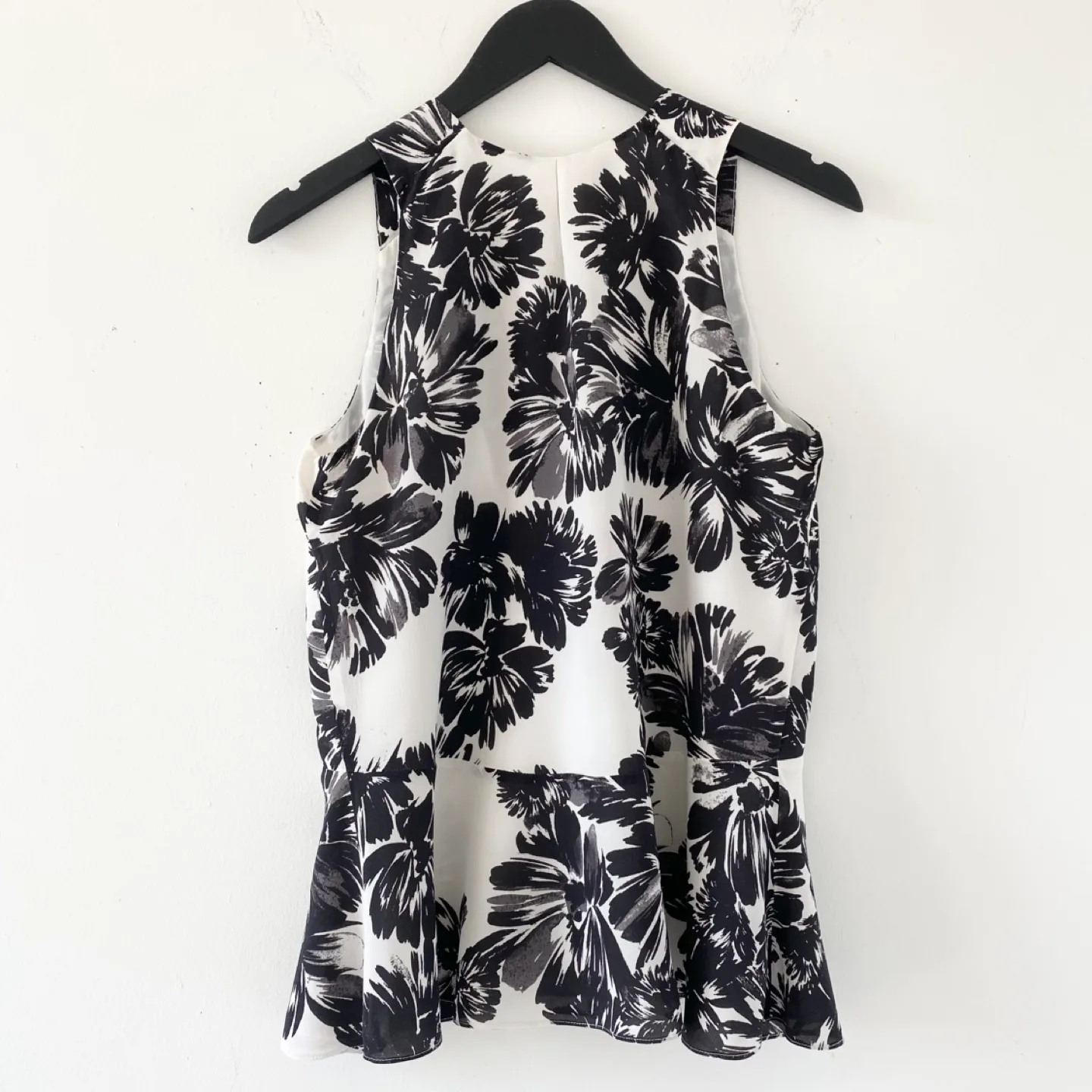 Rebecca Taylor 100% Silk Floral Sleeveless Blouse image indicator(2)