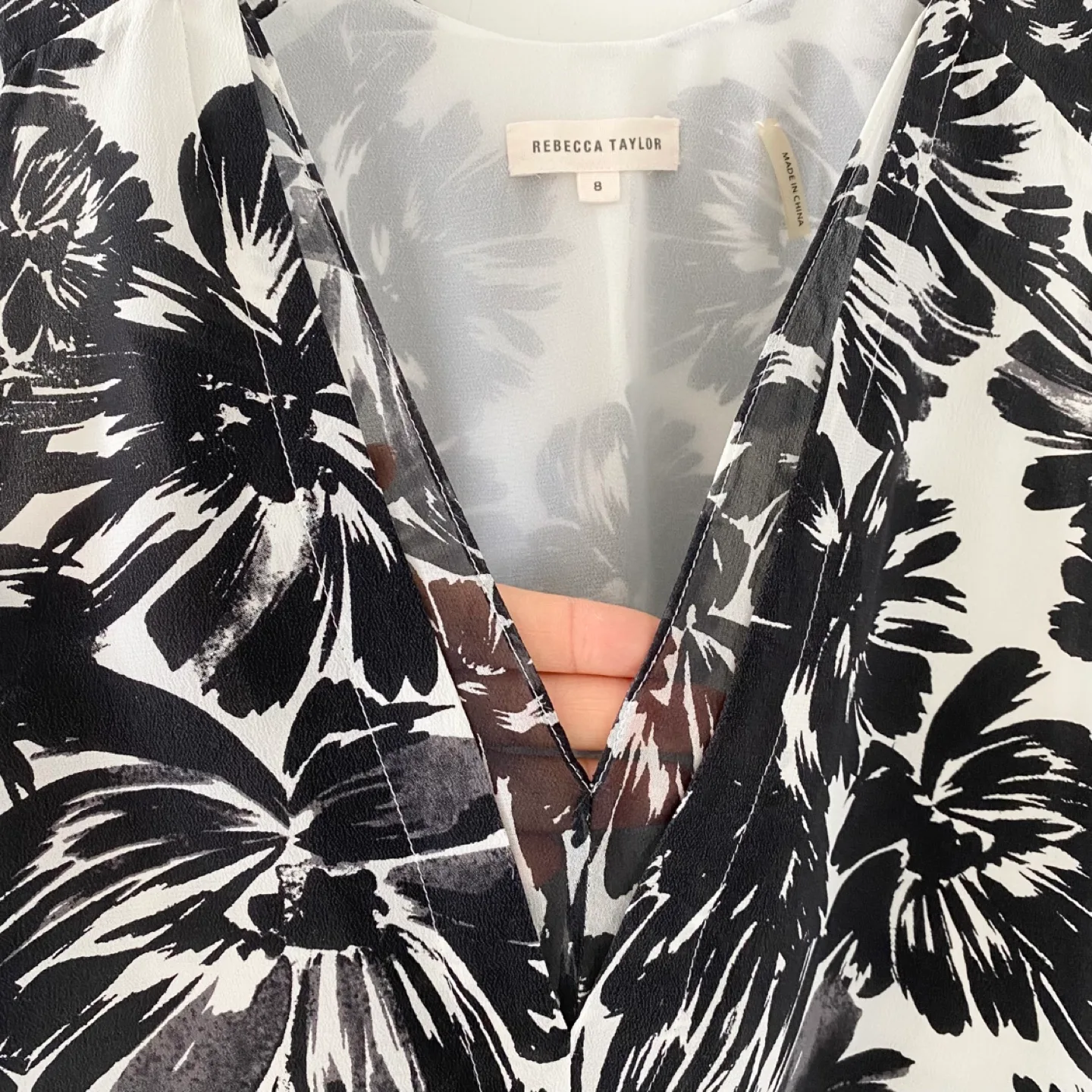 Rebecca Taylor 100% Silk Floral Sleeveless Blouse image indicator(4)