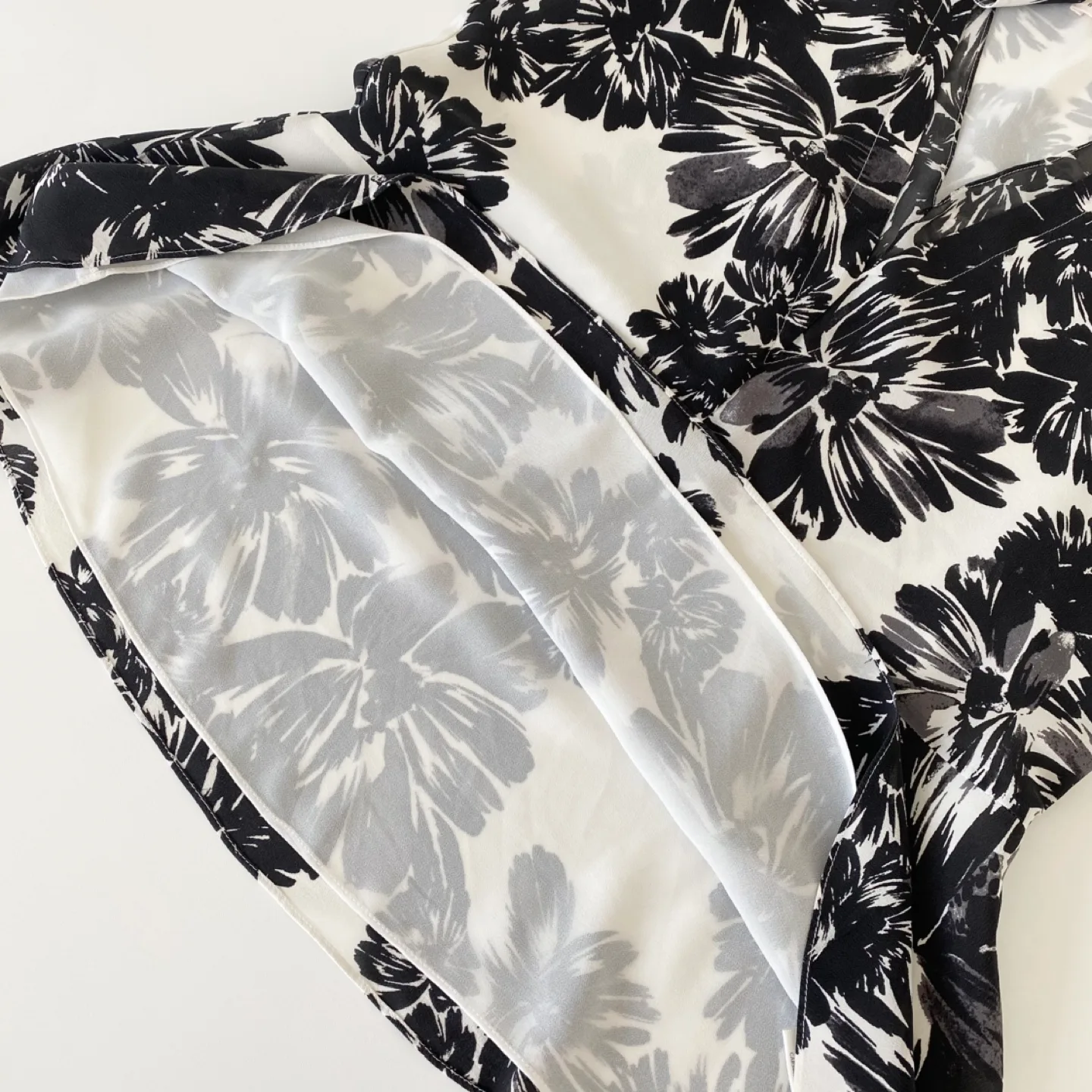 Rebecca Taylor 100% Silk Floral Sleeveless Blouse image indicator(6)