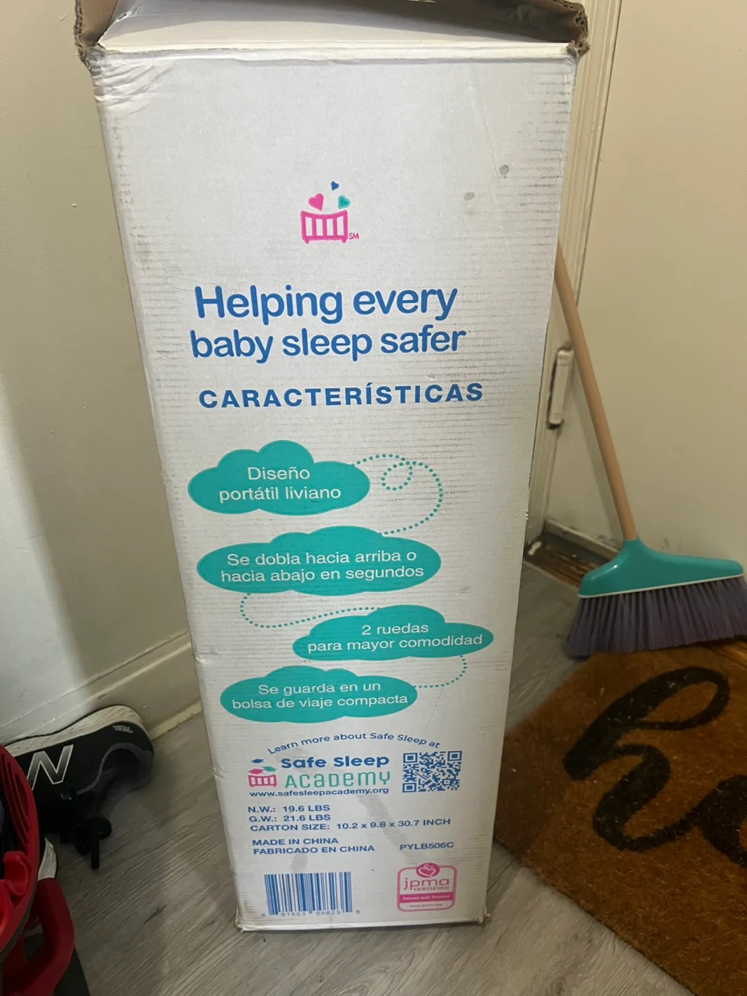 Baby play yard Portable Bassinet - New in Box! image indicator(2)