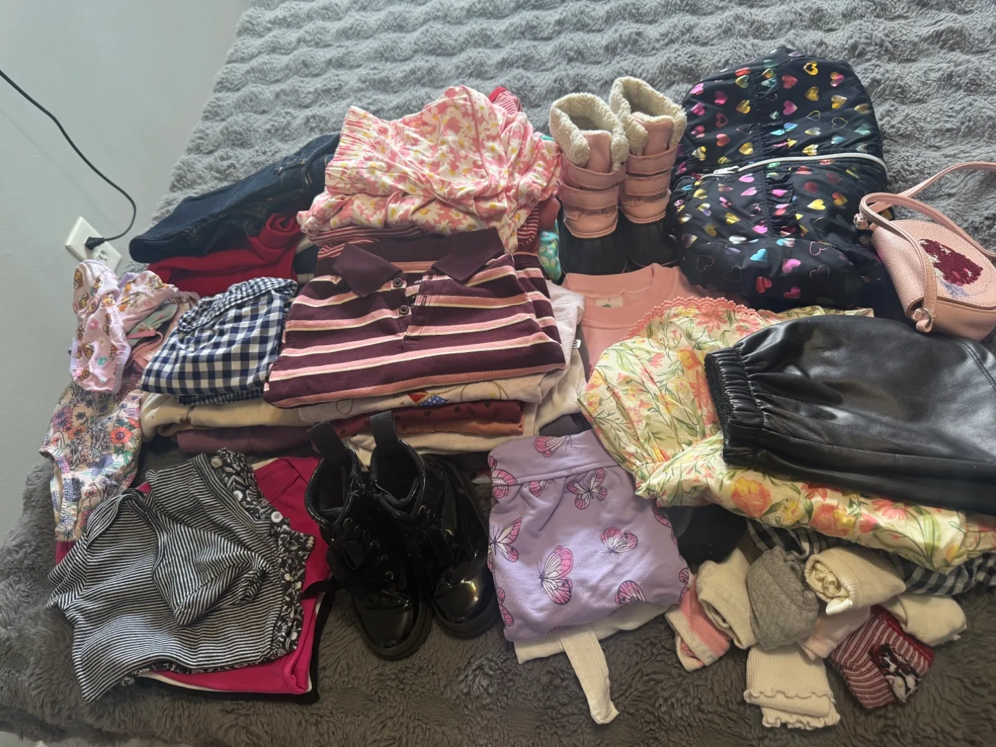 Mixed Lot of Kids Clothes & Accessories thumbnail