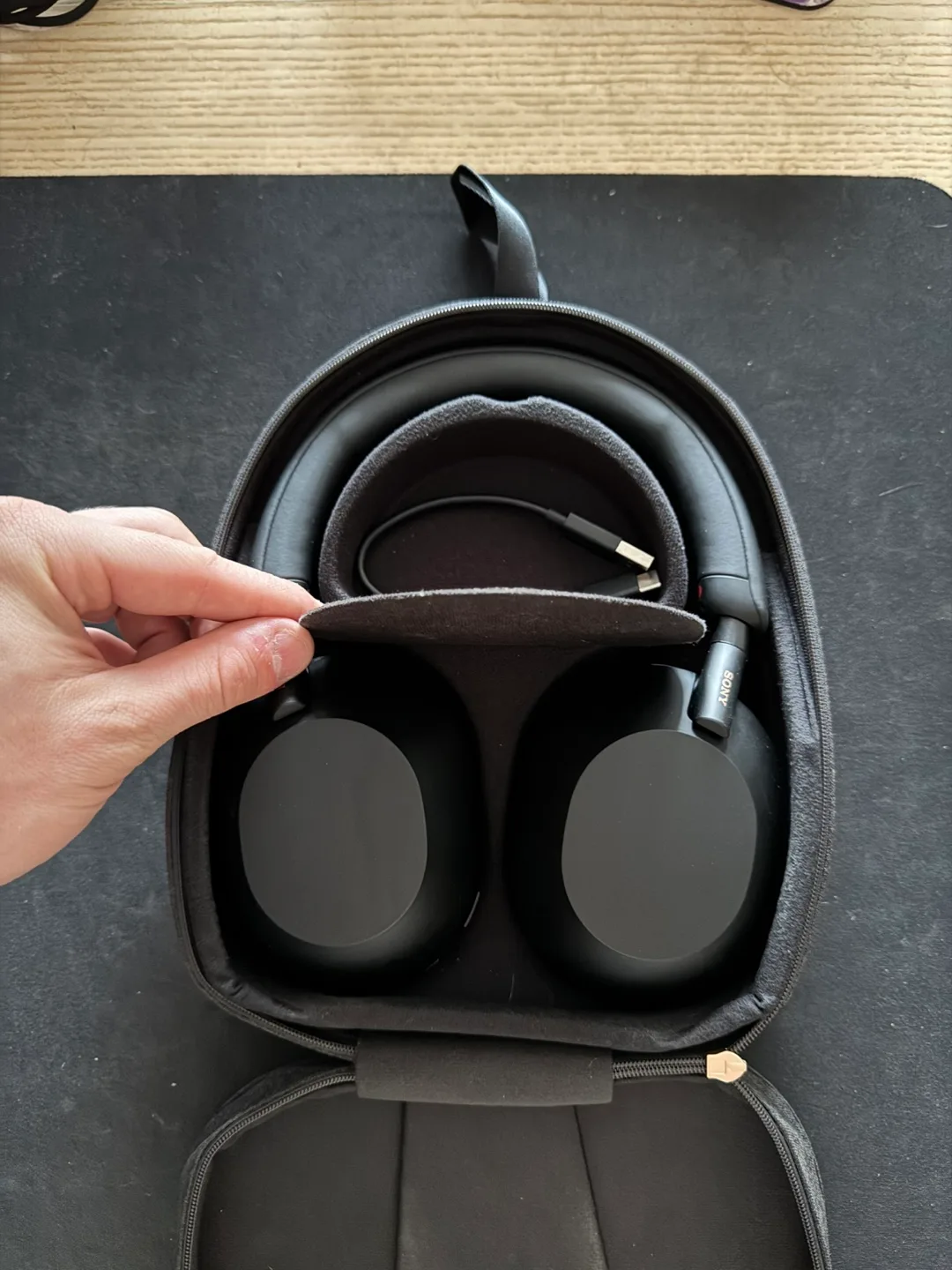 Sony WH-1000XM5 thumbnail