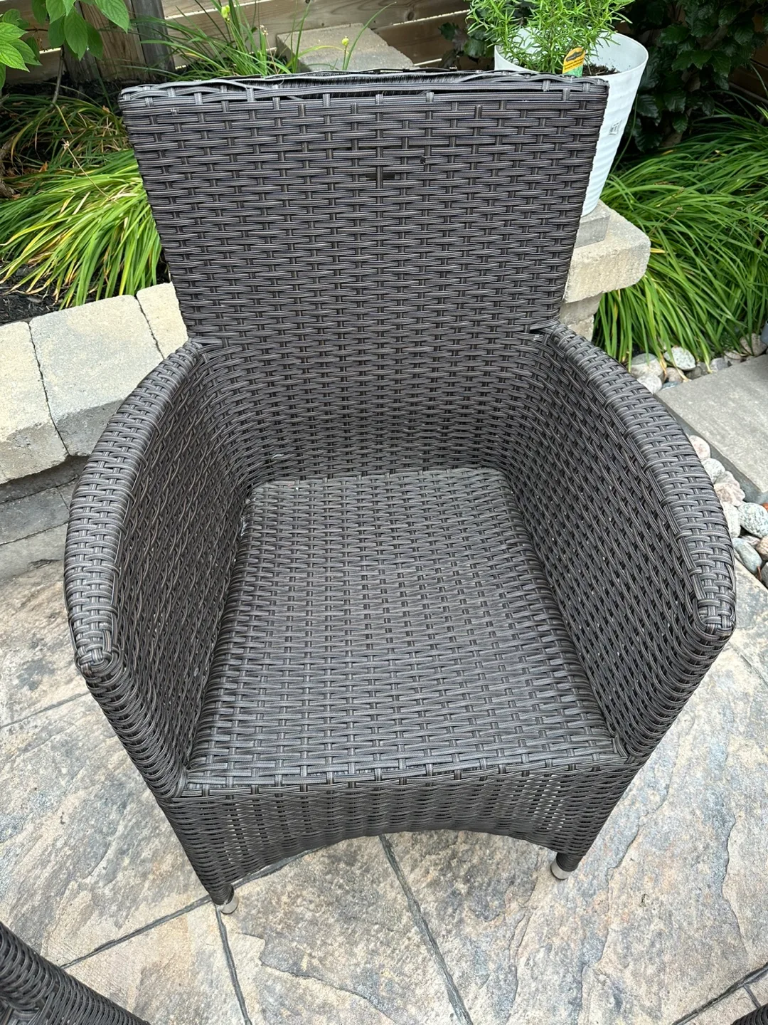 6 Wicker Outdoor Patio Chairs - wear and tear set image indicator(3)