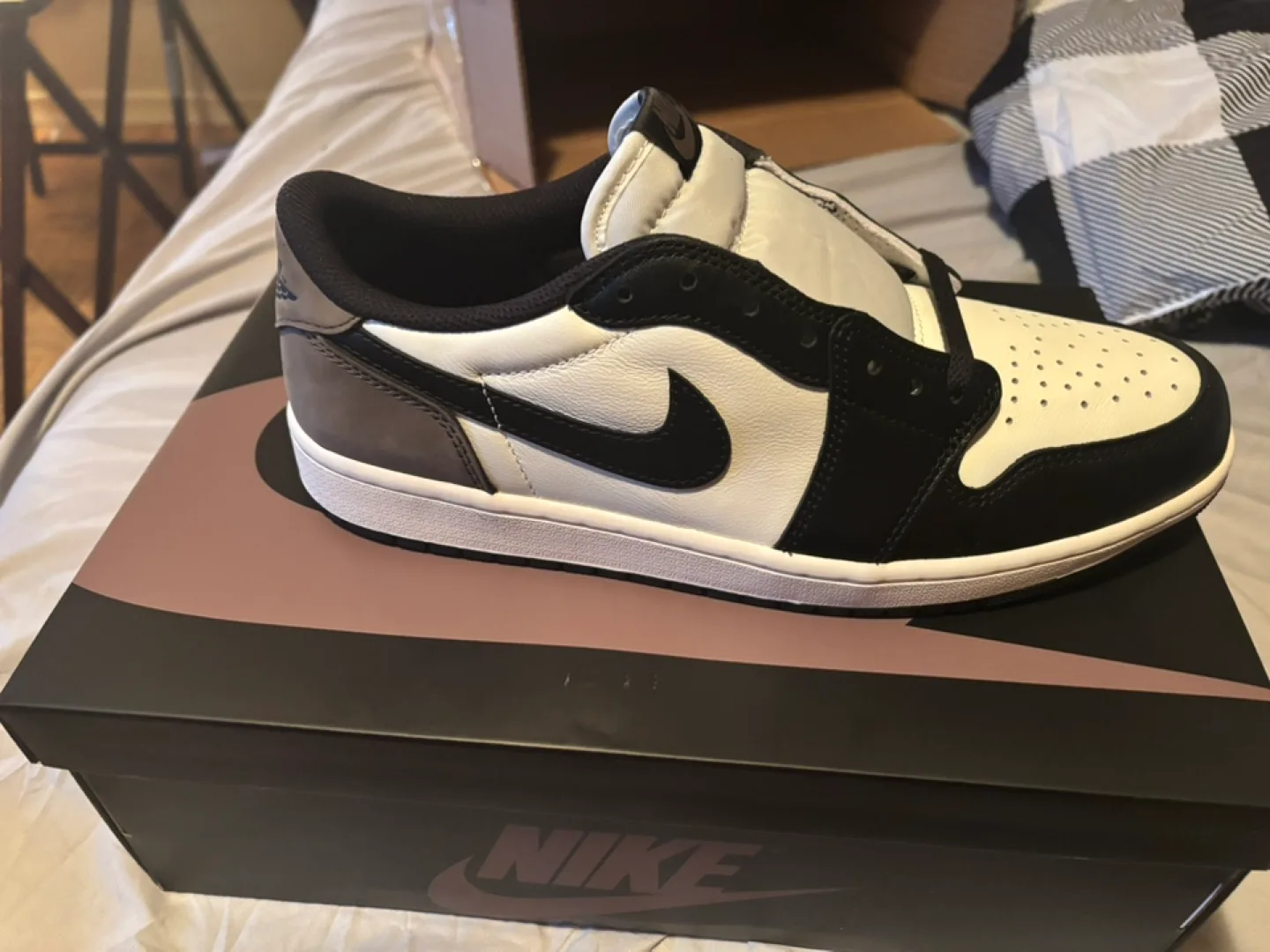 Jordan 1 low mocha thumbnail