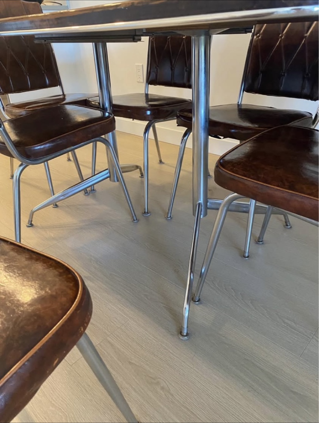 MCM Extendable Dining Table + 6 Chairs - photo 4