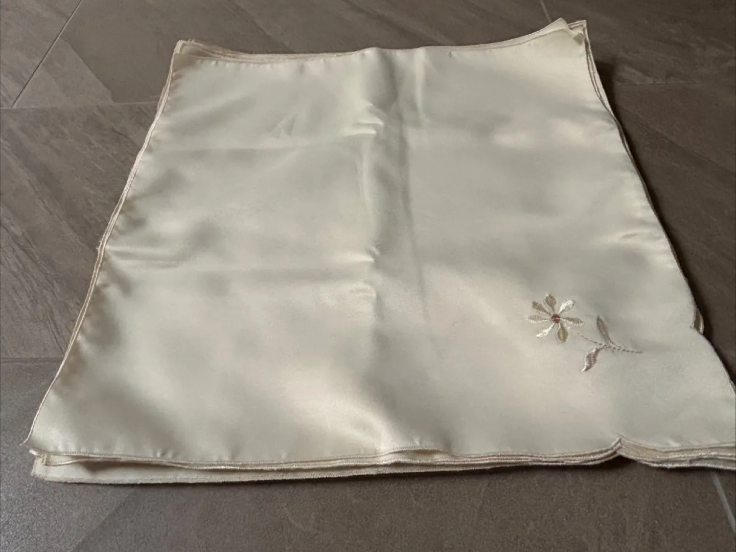 🇨🇦Cream Embroidered Table Napkins thumbnail