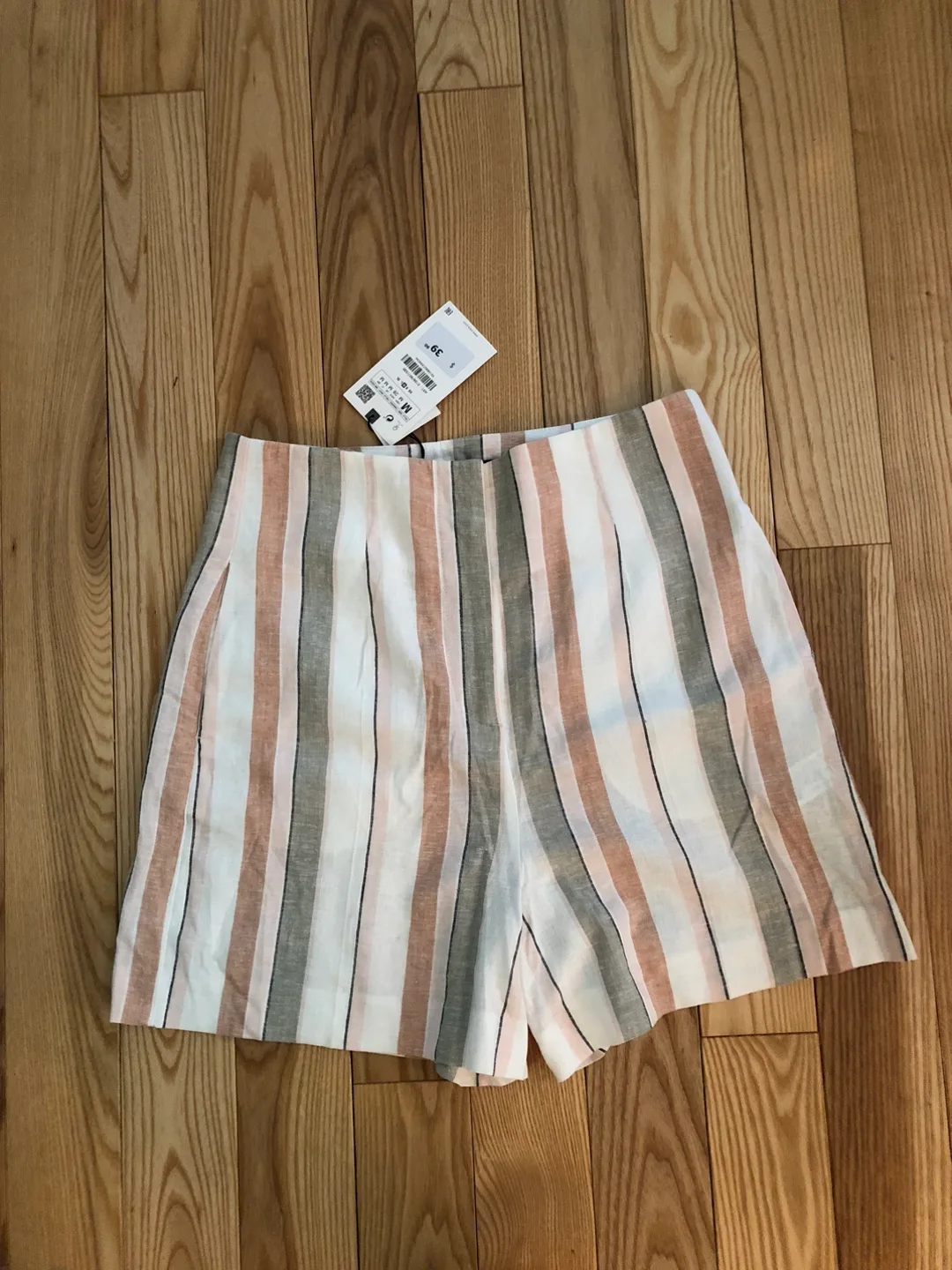 New Zara Linen Blazer & Shorts Set - Size M image indicator(2)