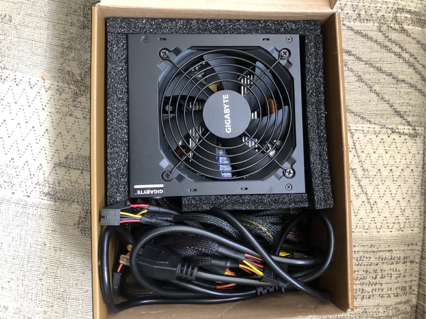 Power Supply (PSU) GIGABYTE P650B 650W - New in Box! - photo 2