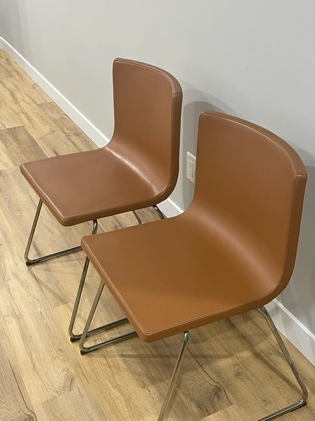 Set of 2 Brown Leather Dining Chairs thumbnail