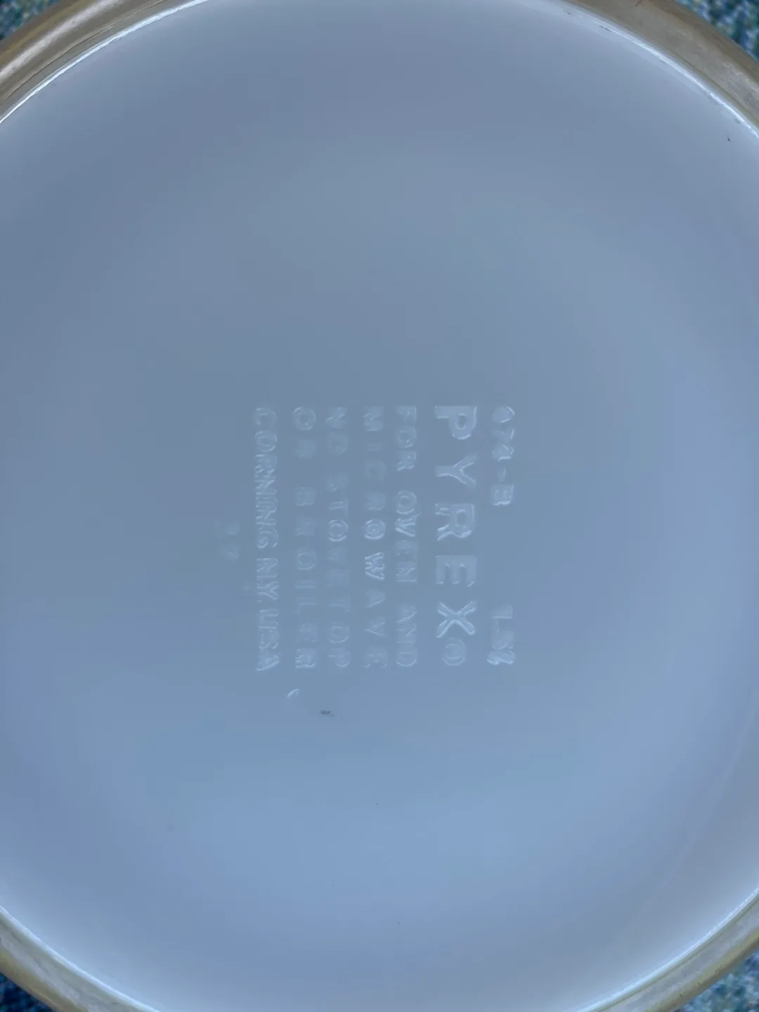 Pyrex 074-B Casserole Dish image indicator(3)