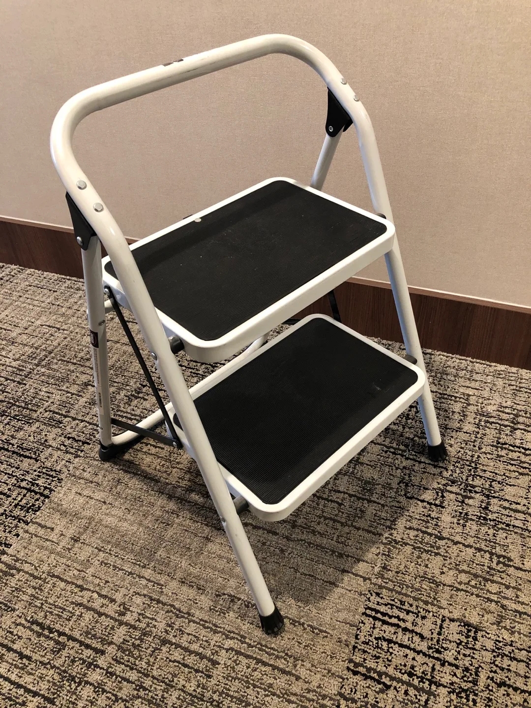 2-Step Ladder - White Folding Stool 🇨🇦 thumbnail