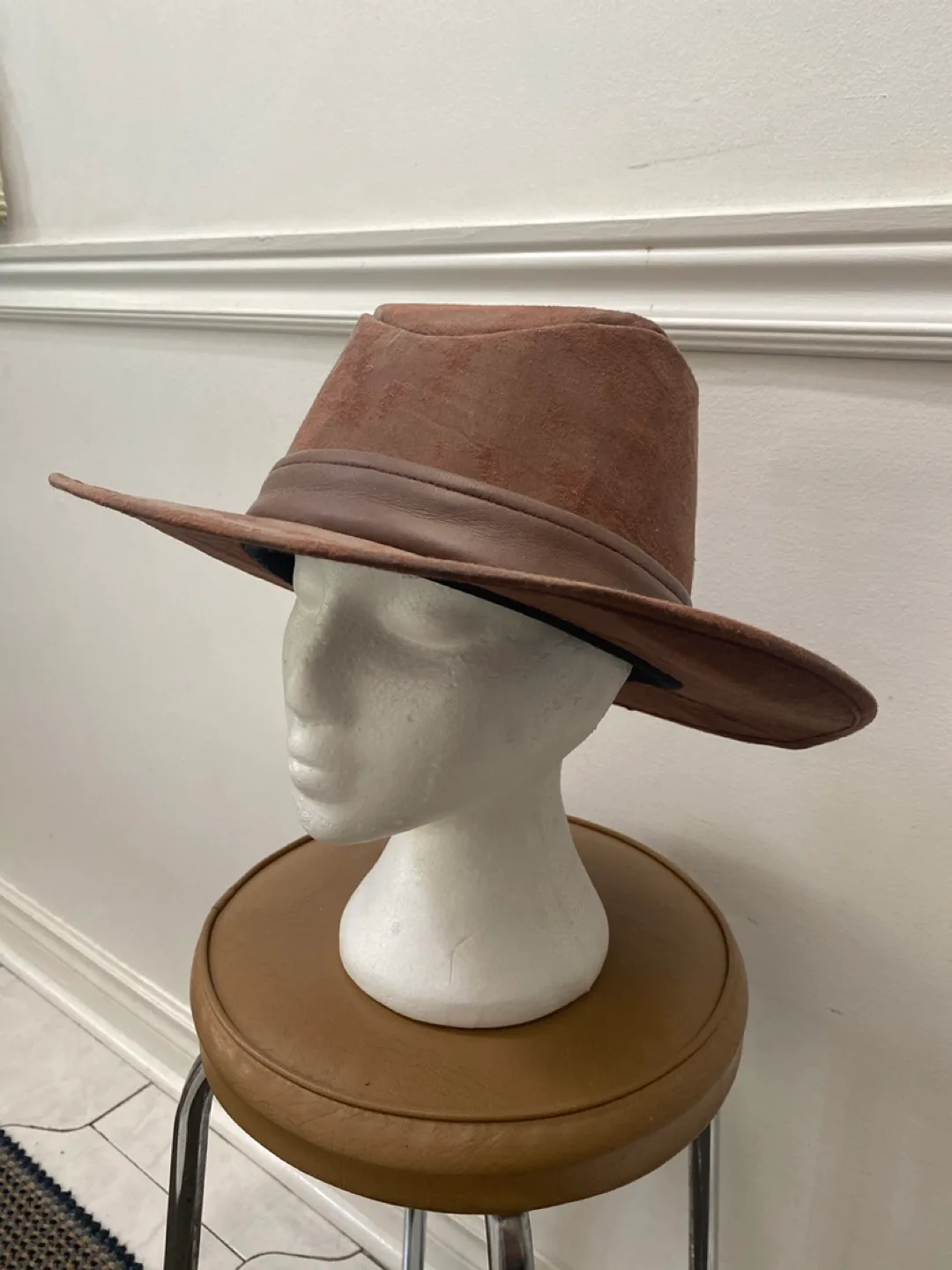 Large Brown Hat 🇨🇦 image indicator(3)