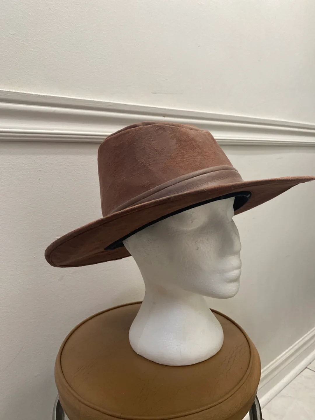 Large Brown Hat 🇨🇦 image indicator(2)