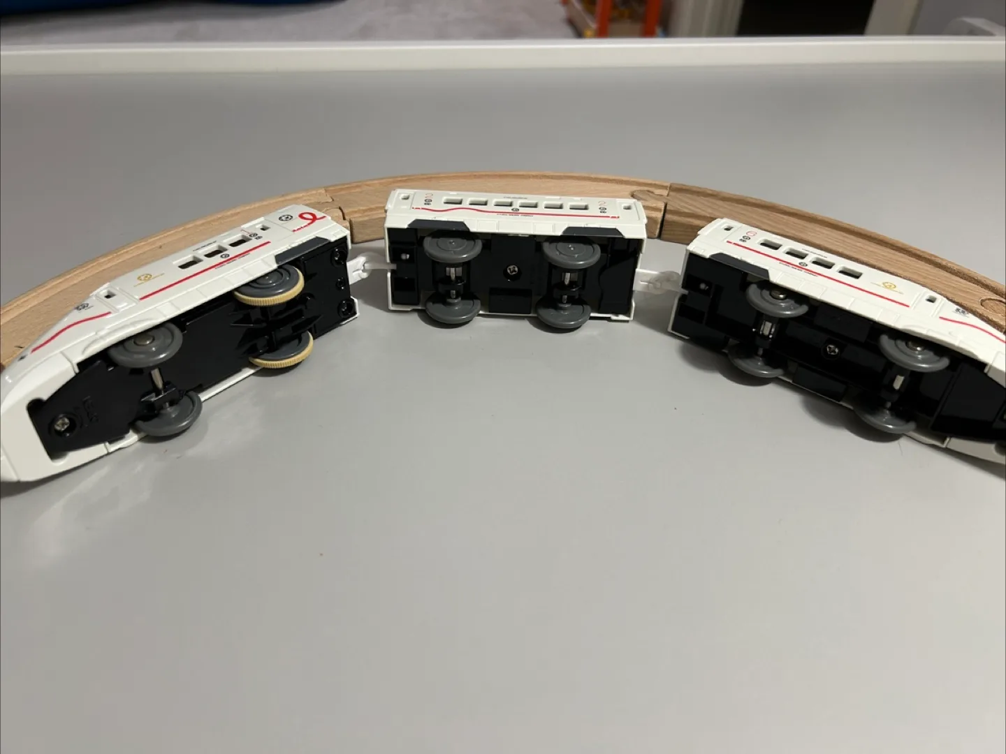 Battery-operated Japanese bullet Shinkansen train toy image indicator(5)