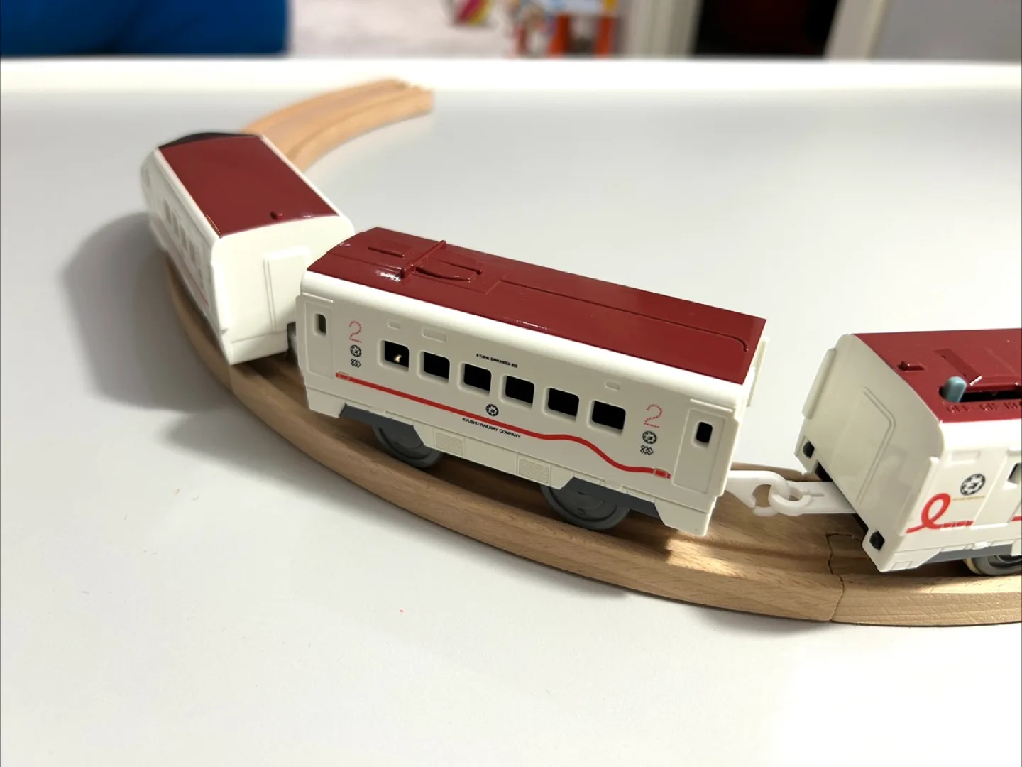 Battery-operated Japanese bullet Shinkansen train toy image indicator(2)