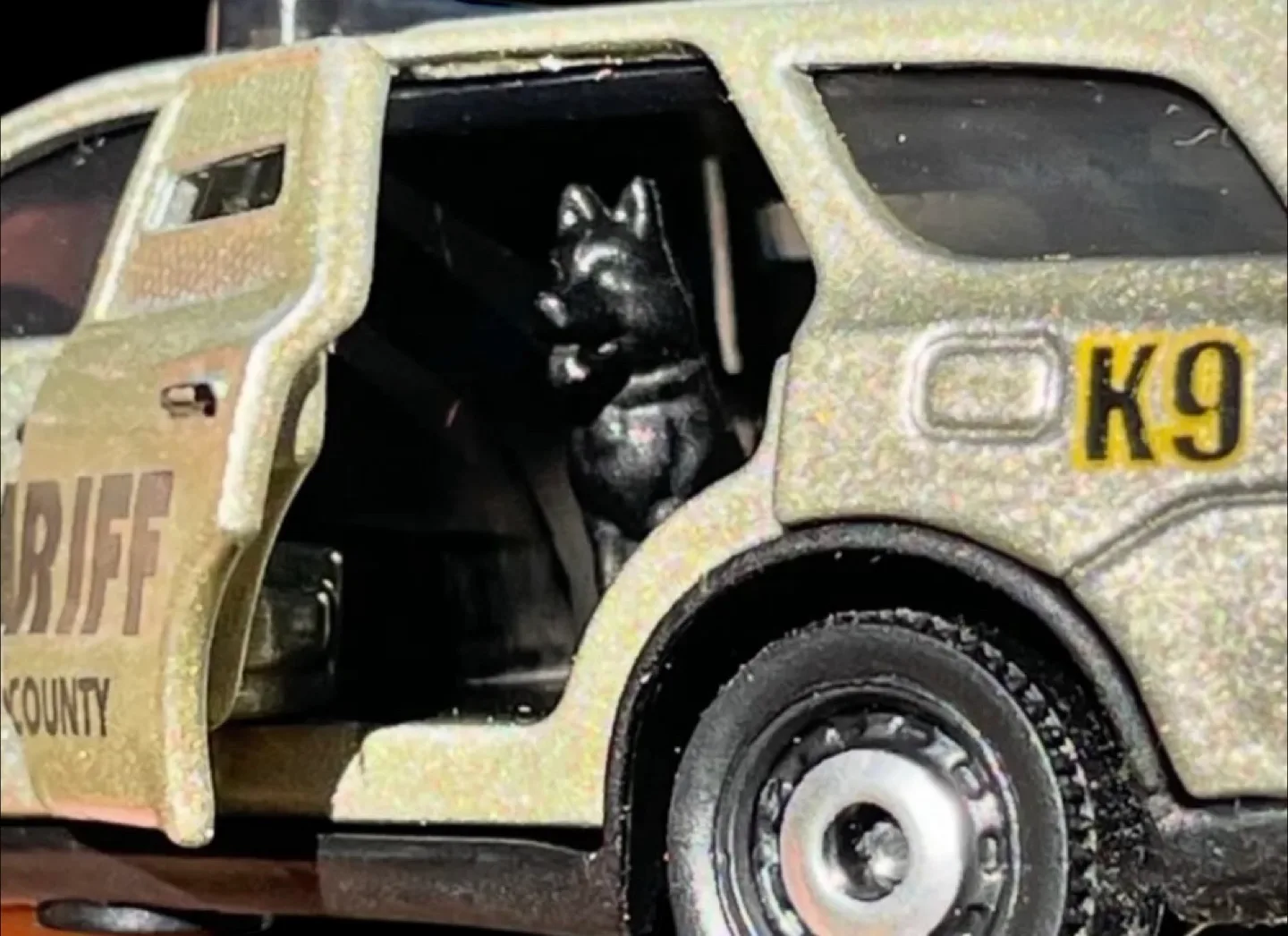 Matchbox 2018 Dodge Durango K-9 Unit image indicator(2)