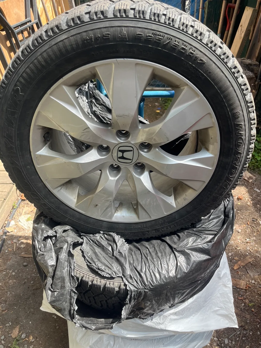 Set of Winter Tires 225/50R17 thumbnail