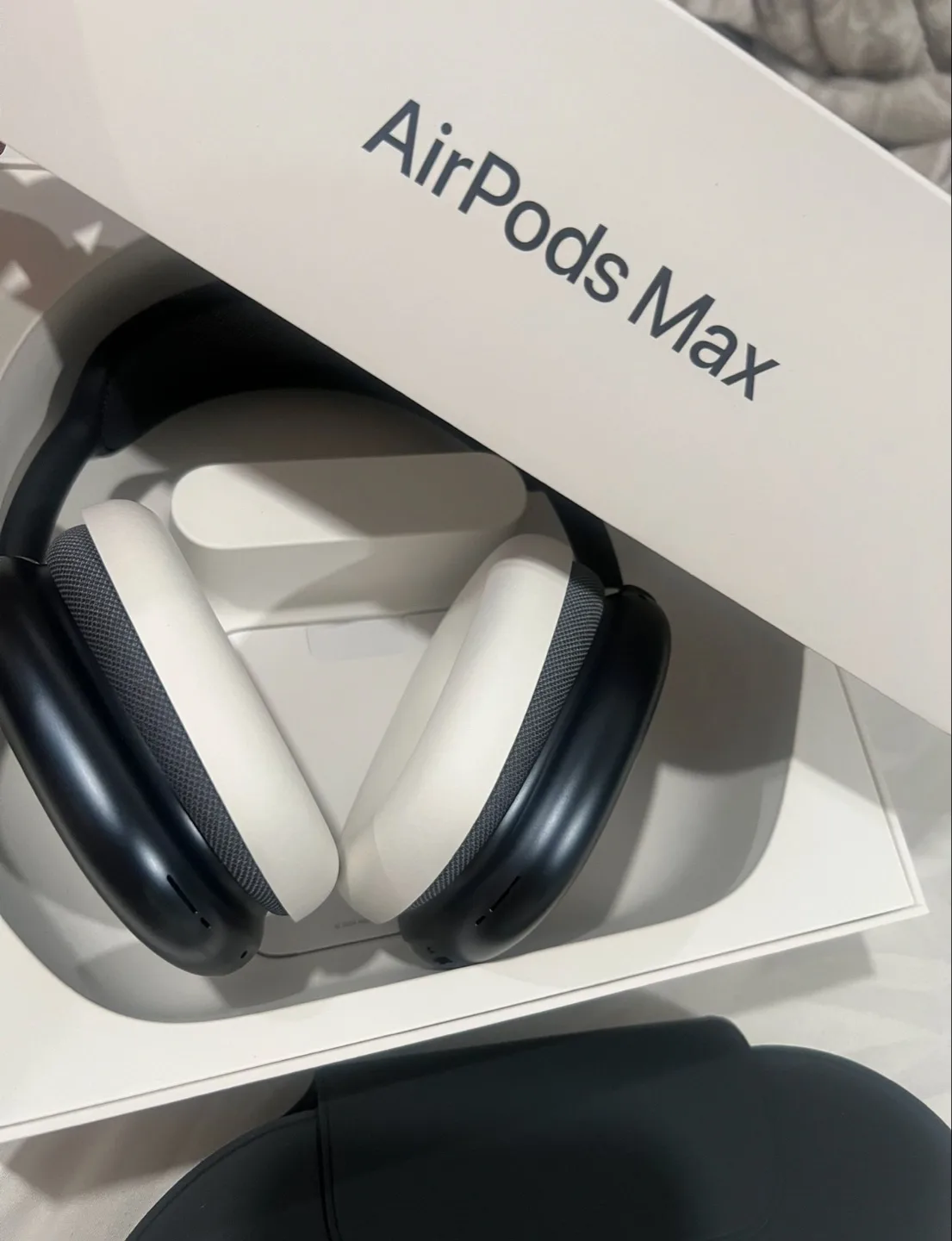 Apple AirPods Max -midnight thumbnail