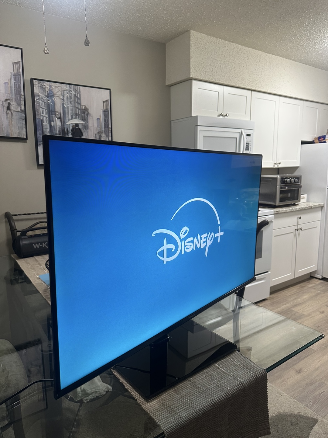 Like New 42-Inch Hisense Smart Full HD TV (2024 Model) - photo 4