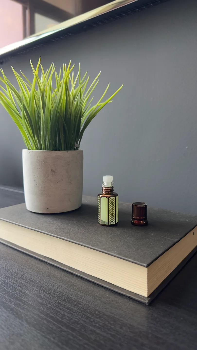 Silken Elixir Deep Oud Unisex Fragrance Oil image indicator(2)