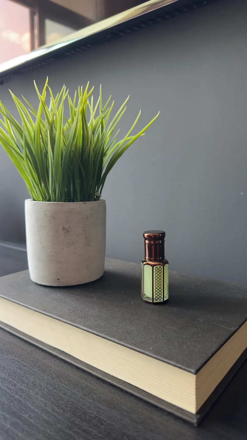 Silken Elixir Deep Oud Unisex Fragrance Oil thumbnail