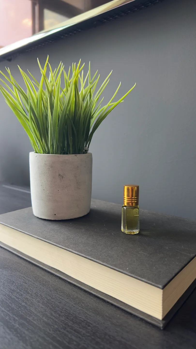 Indian Jasmine Premium Perfume Oil thumbnail