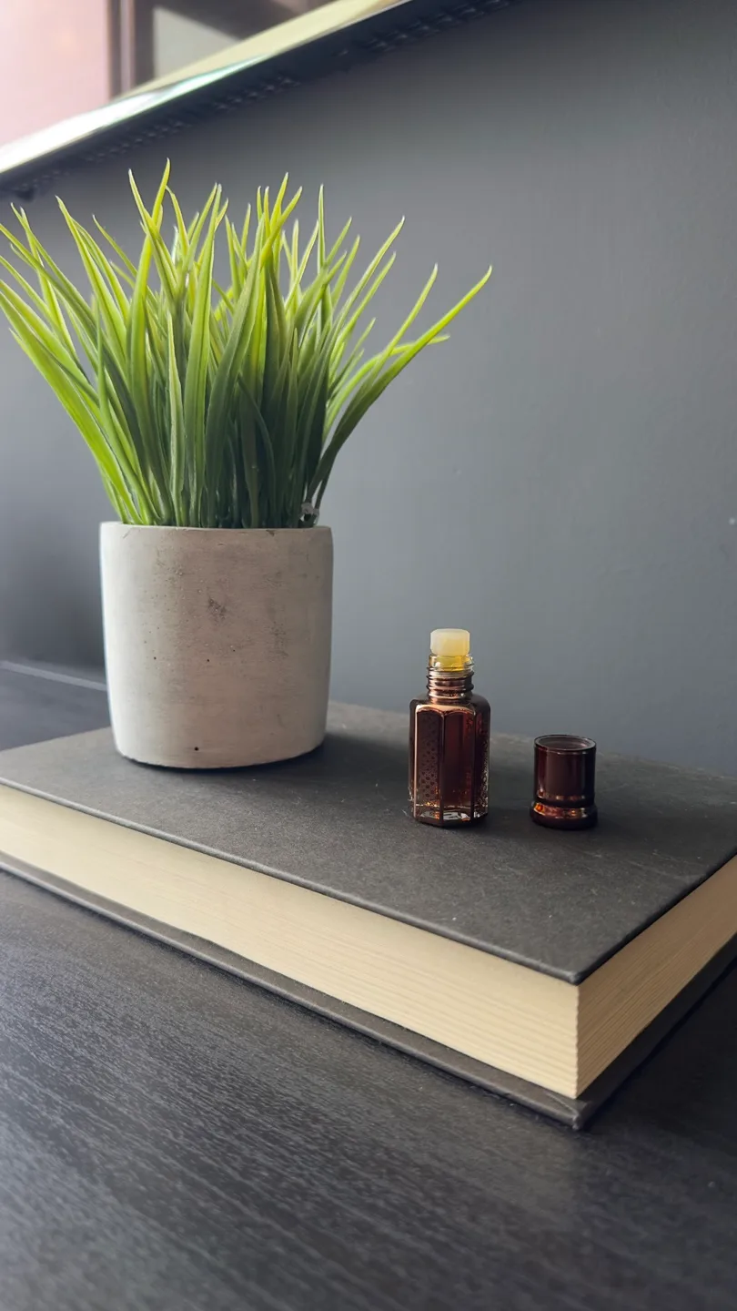 Oud Dynasty - Luxurious Oud & Amber Unisex Fragrance Oil thumbnail