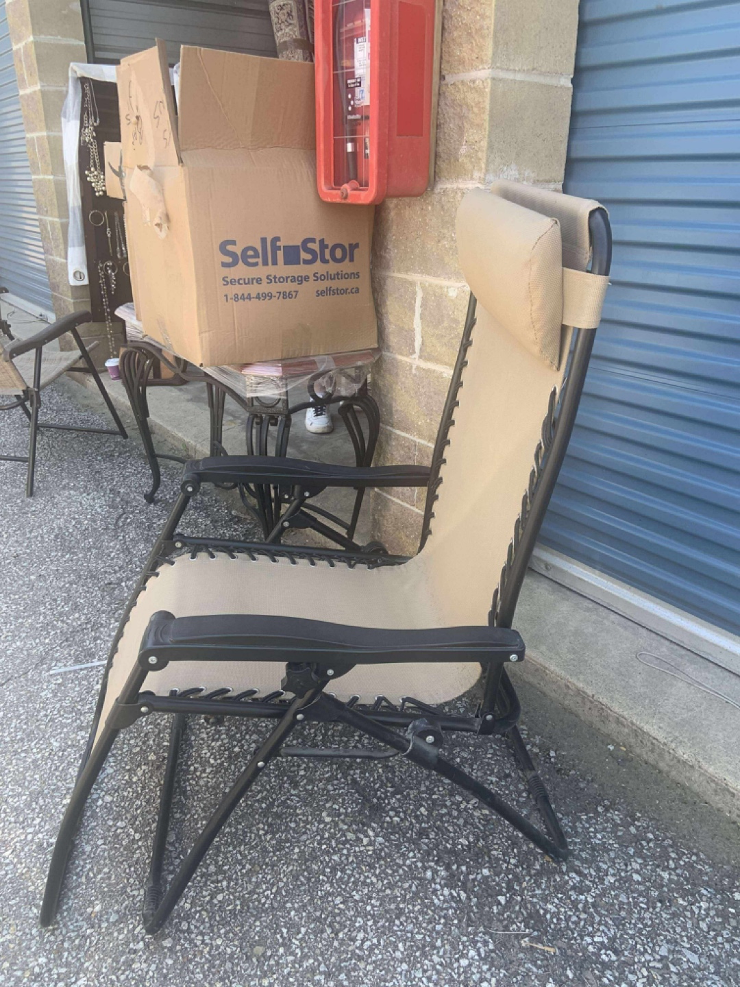 Beige Zero Gravity Lounge Chair