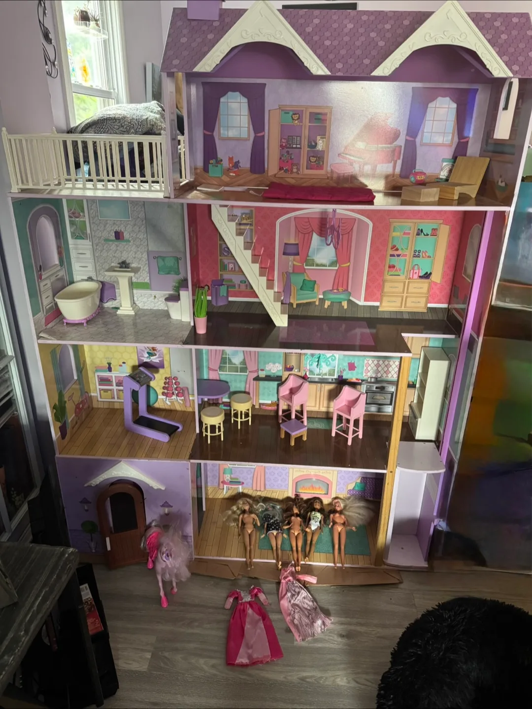 Large Dollhouse with Accessories thumbnail