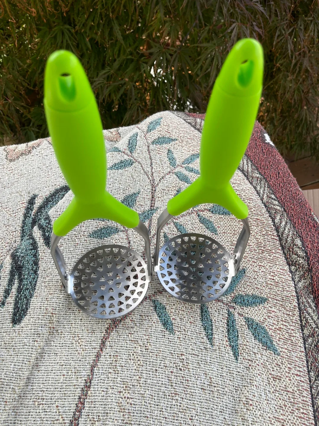 Potato Ricer with Green Handle image indicator(2)