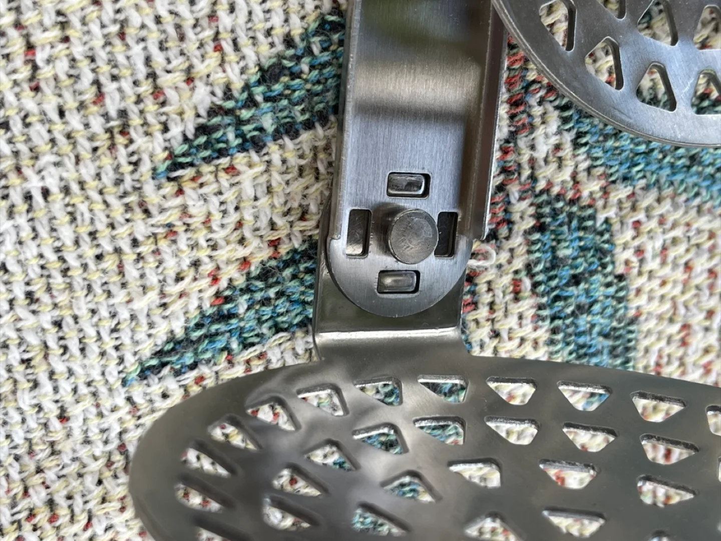 Potato Ricer with Green Handle image indicator(3)