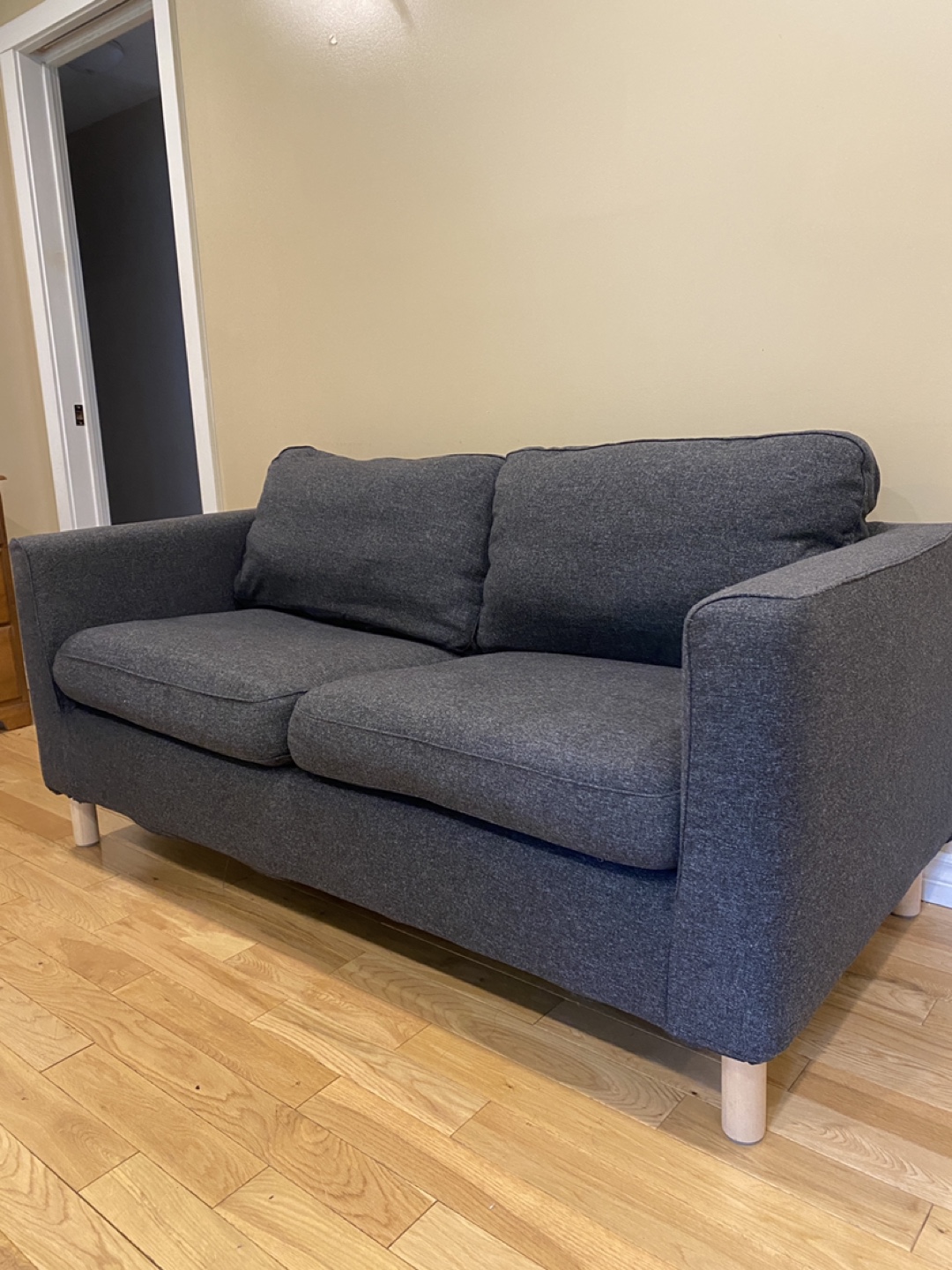 Ikea pärup loveseat in Great Condition (CAN DELIVER) - photo 5