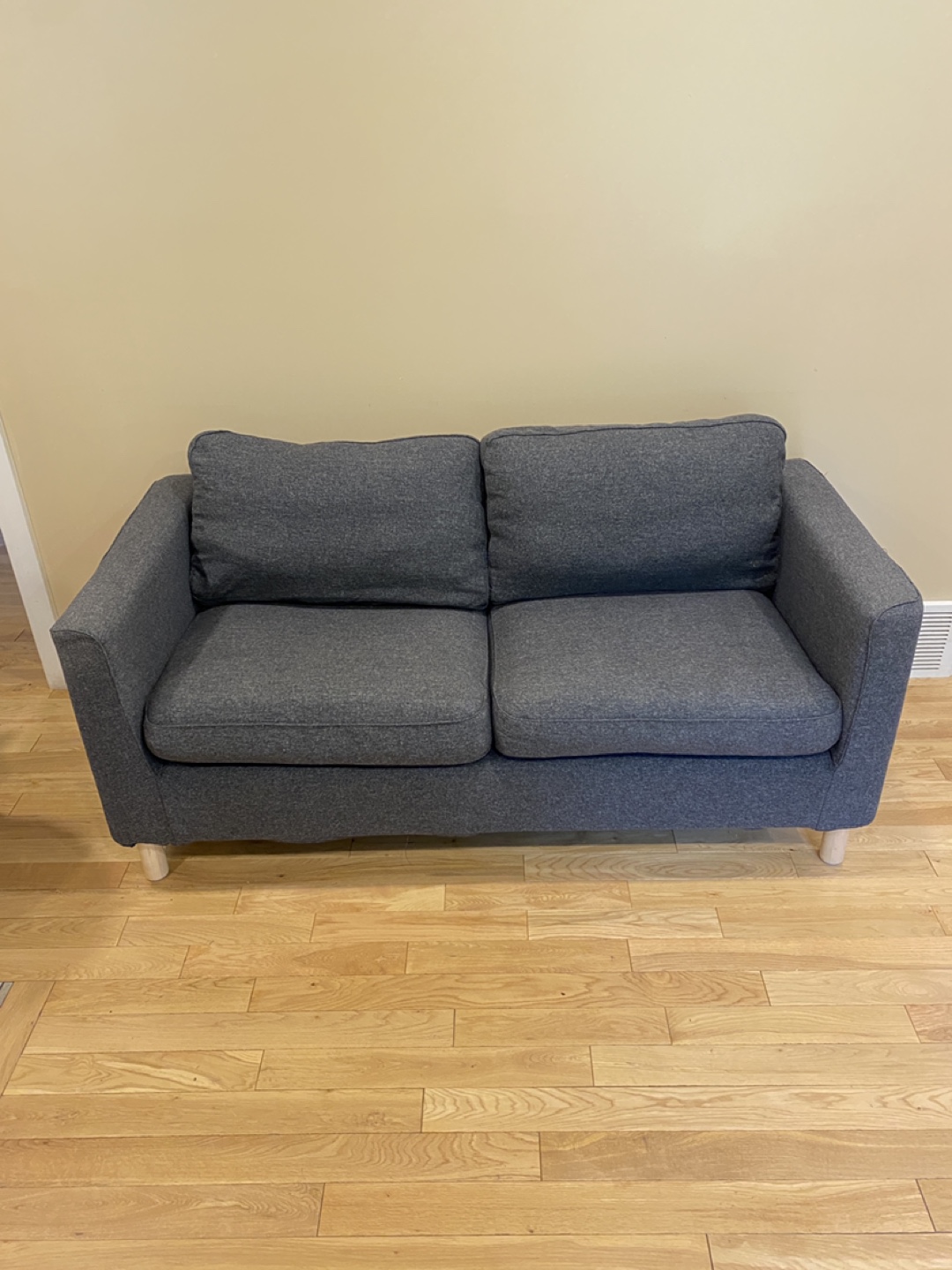 Ikea pärup loveseat in Great Condition (CAN DELIVER)