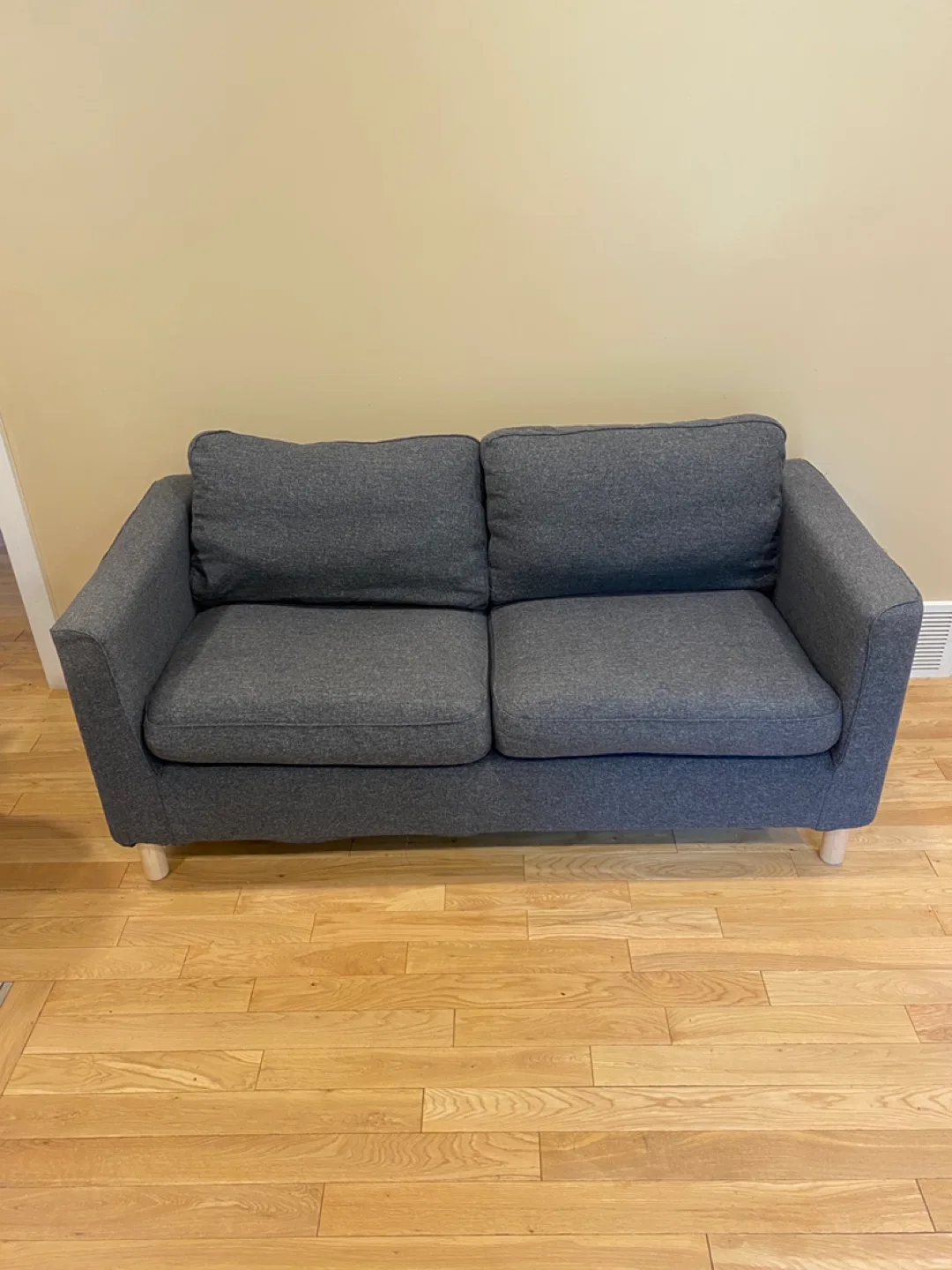 Ikea pärup loveseat in Great Condition (CAN DELIVER) thumbnail