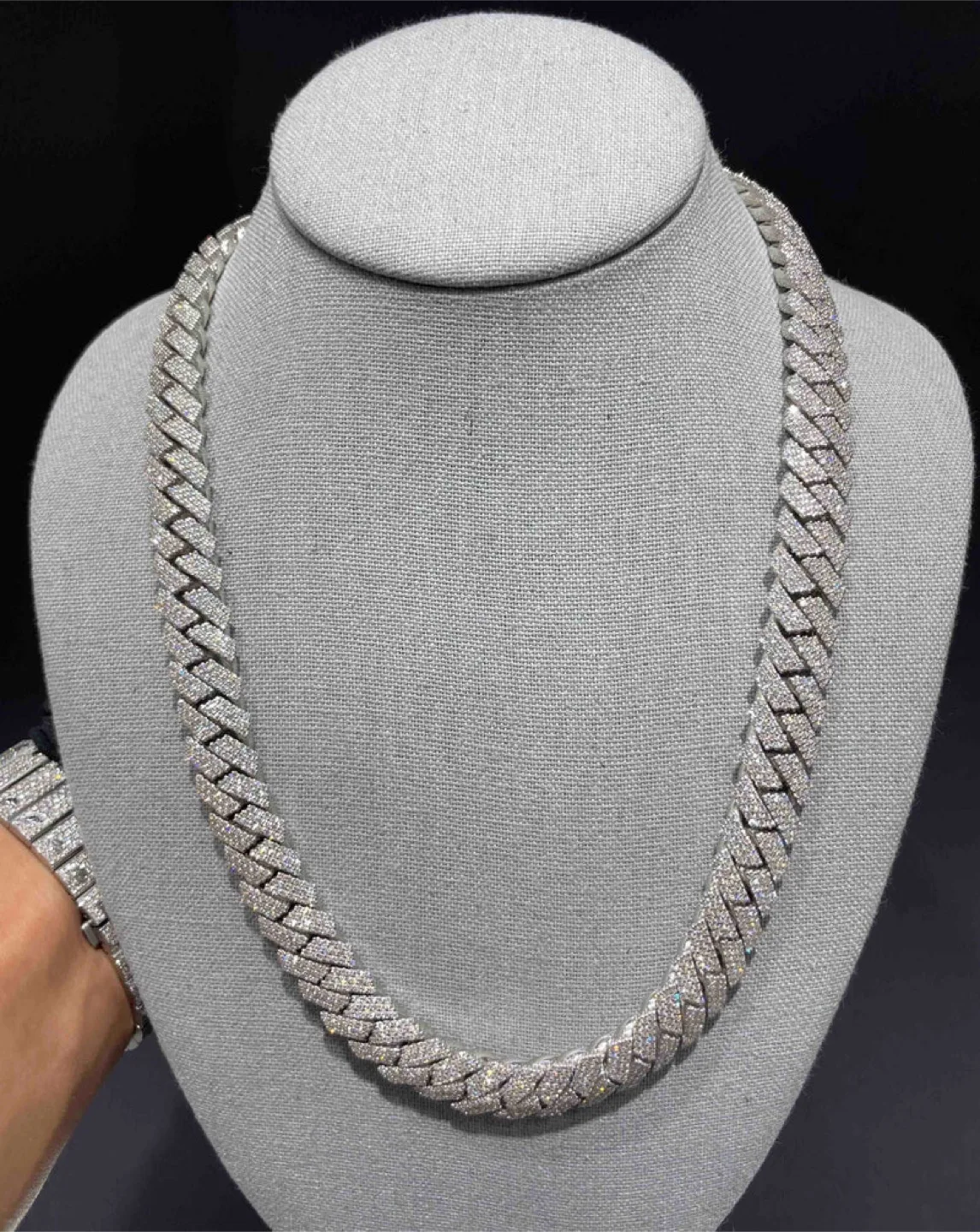 Diamond Cuban Link Chain Necklace image indicator(4)